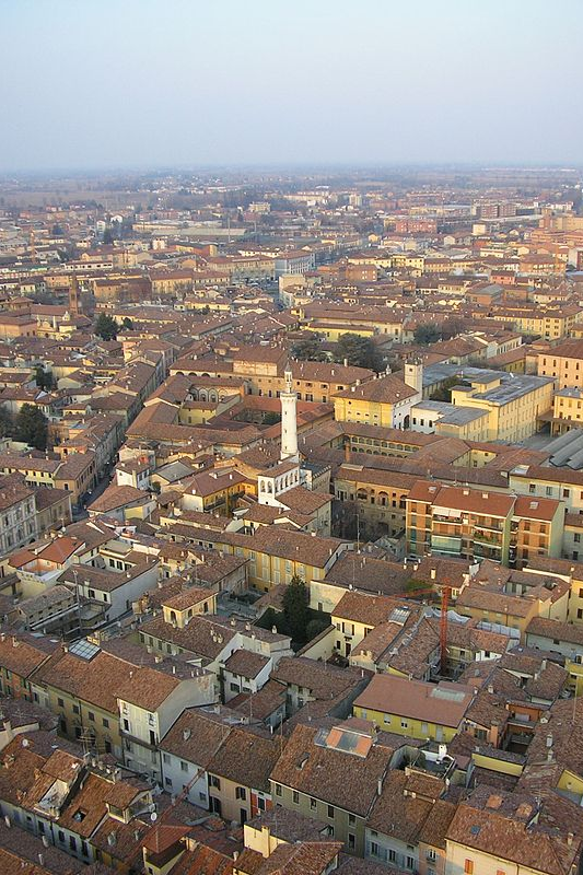 クレモナ市:北イタリアの人口7万人の地域。
ストラディヴァリ、ガルネリ、アマティの工房はこの街で数ブロックの近さにあったとされる。