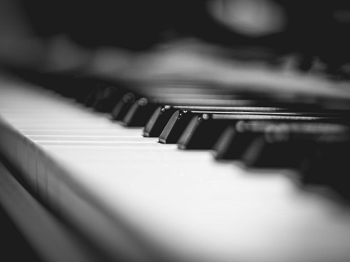 ピアノの弾き方で、"音程"をコントロールする！？